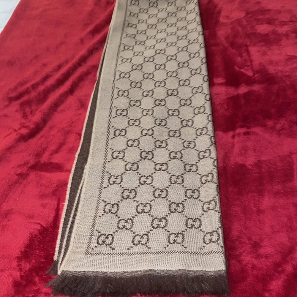NWOT Gucci wool scarf